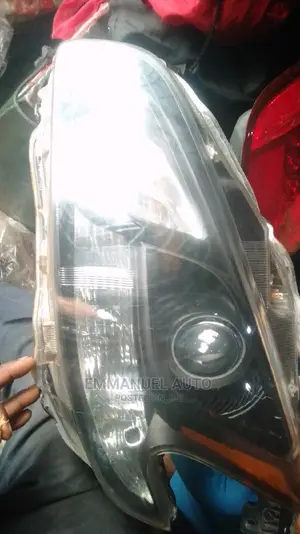 Headlightnissan Maxima 2015