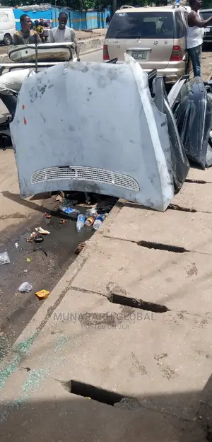 Mercedes Benz R350 Bonnet.