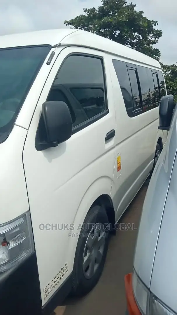 Toyota HiAce 2014 White