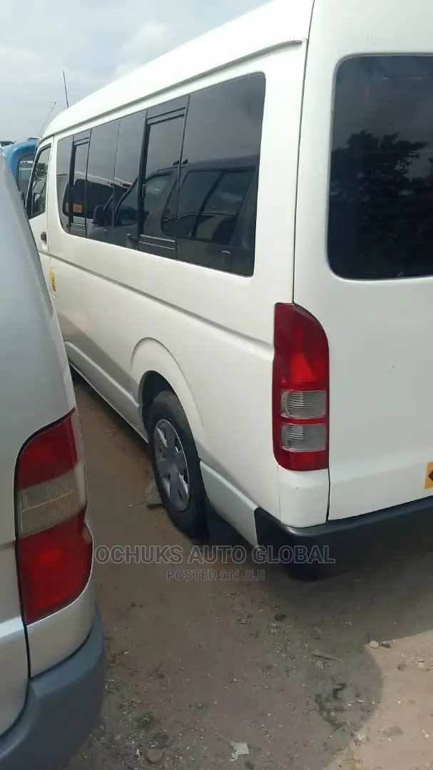 Toyota HiAce 2014 White