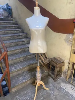 Fully Pinnable Size 8 Dressform With Adjustable Height
