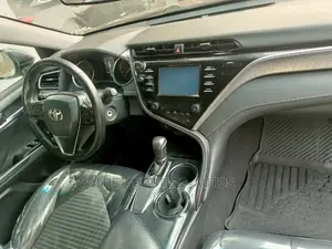 Toyota Camry SE FWD (2.5L 4cyl 8AM) 2018 Gray