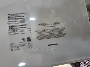 New Laptop Apple MacBook Air 2022 M2 8GB Apple M2 SSD 256GB