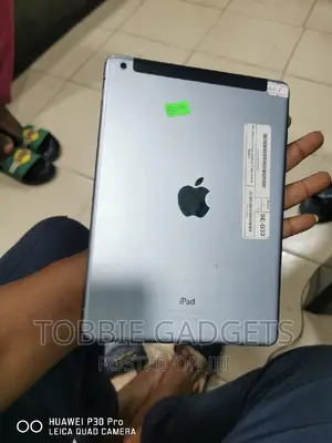 Apple iPad Air 32 GB Gray