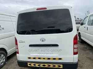 Toyota HiAce 2009 White