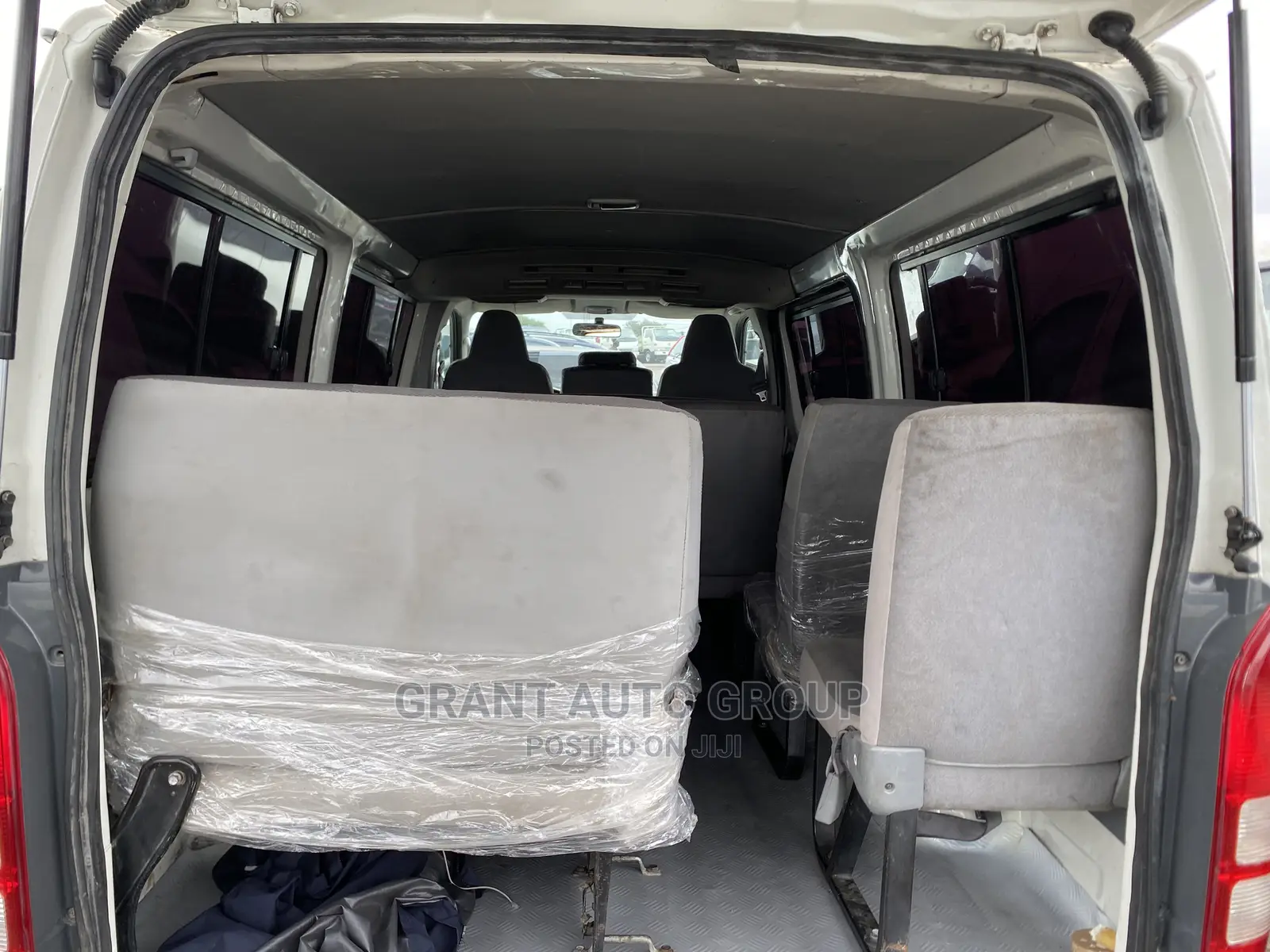 Toyota HiAce 2009 White