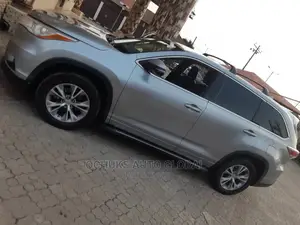 Toyota Highlander LE 4dr SUV (3.5L 6cyl 6A) 2015 Silver