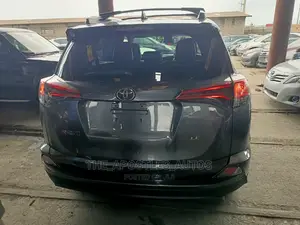 Toyota RAV4 LE FWD (2.5L 4cyl 6A) 2017 Gray