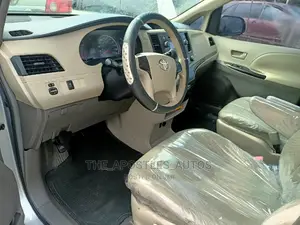 Toyota Sienna LE 7 Passenger 2012 Silver