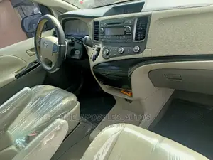 Toyota Sienna LE 7 Passenger 2012 Silver