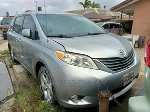 Toyota Sienna LE 7 Passenger 2012 Silver