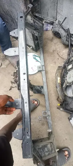 Front Cut Nissan Rogue 2010