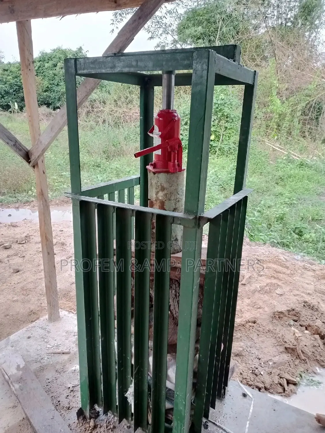 Hydraulic Press With 32 Tons Jack