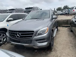 Mercedes-Benz M Class ML350 4dr SUV (3.5L 6cyl 7A) 2015 Gray