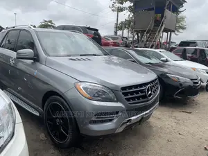 Mercedes-Benz M Class ML350 4dr SUV (3.5L 6cyl 7A) 2015 Gray