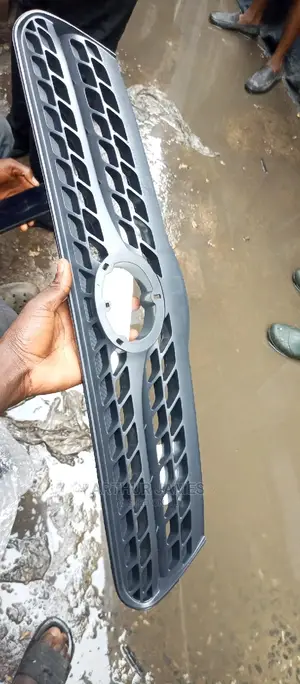 Front Grill Toyota Matrix 2005