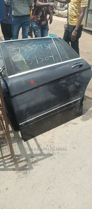 Mercedes Benz R350 Door.