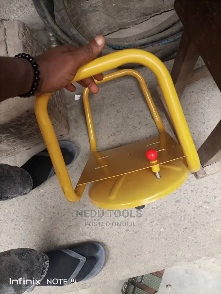 Vibrator Hanger