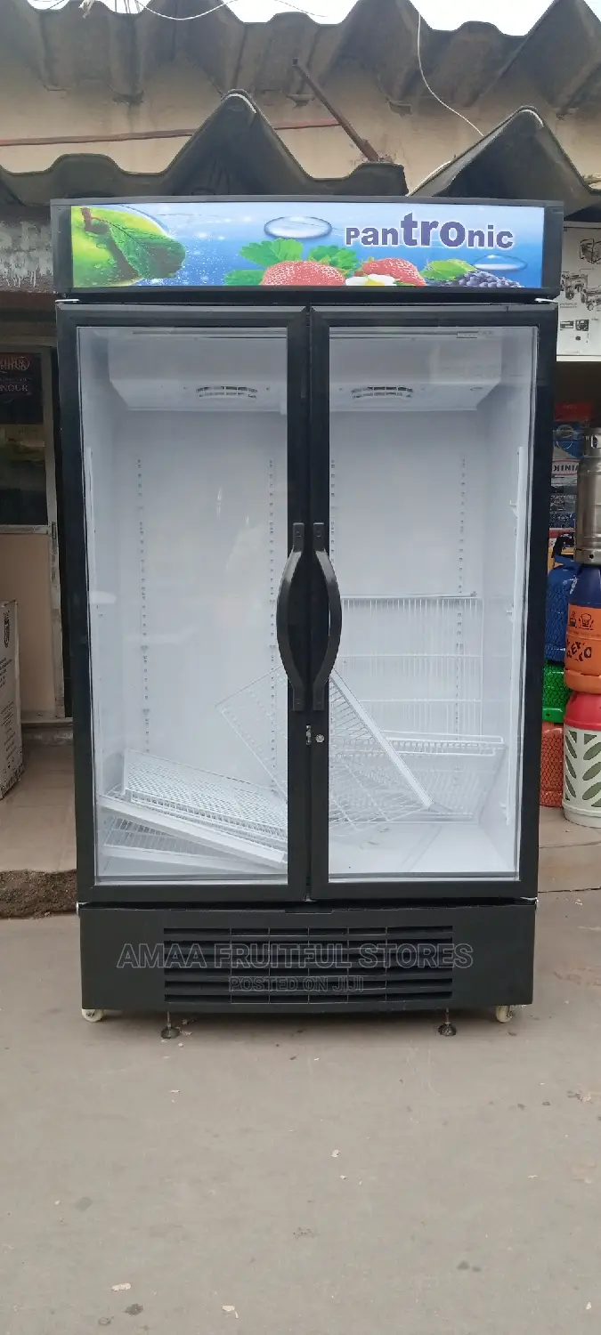 Plantronic Show Case Fridge