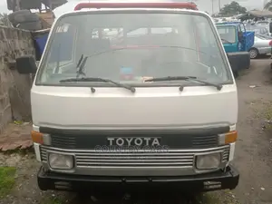 Toyota DYNA100