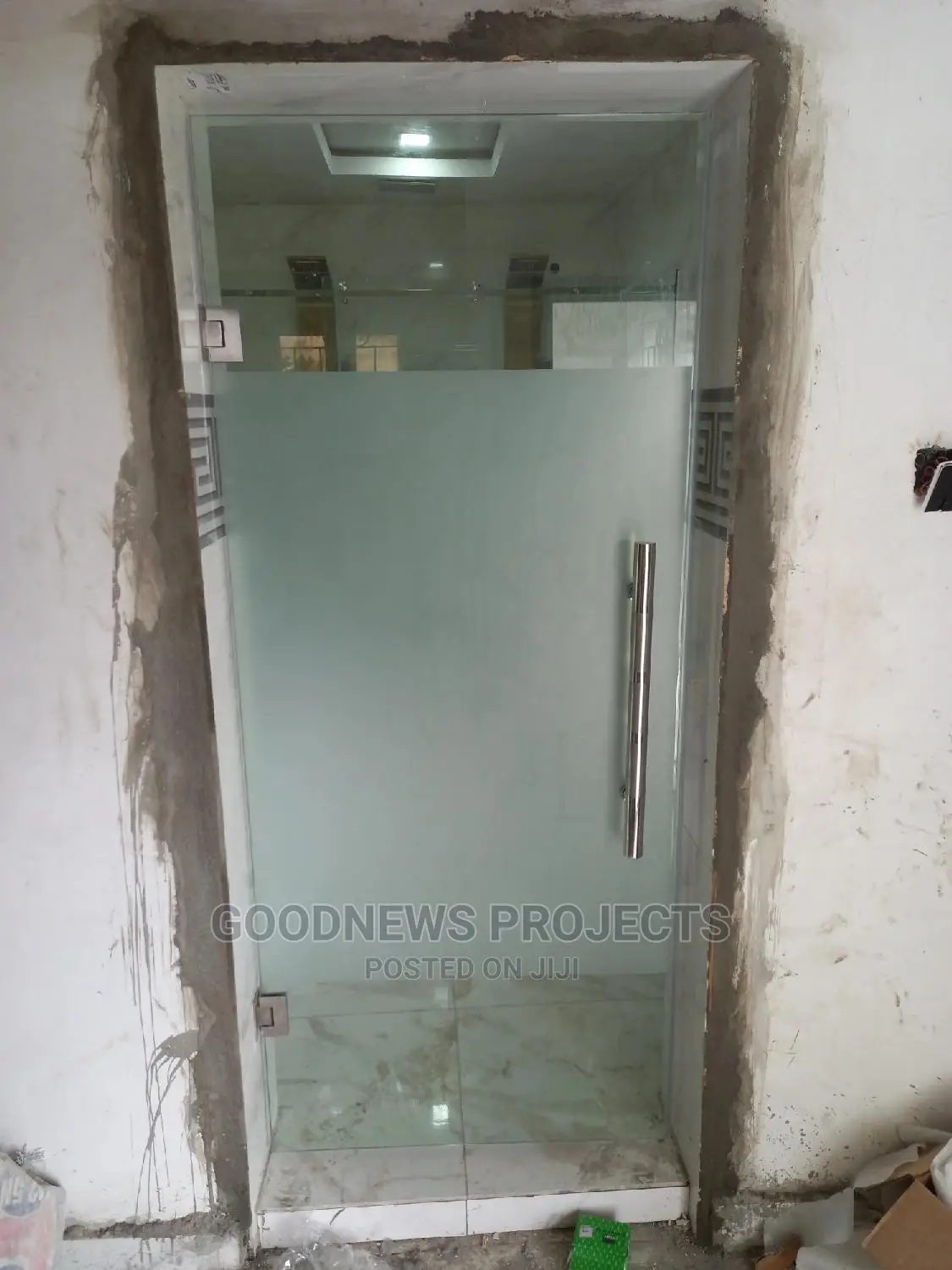 Frameless Hinge Glass Door With Half Frosted
