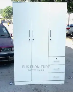 Beautiful 4ft by 6ft White Wardrobe