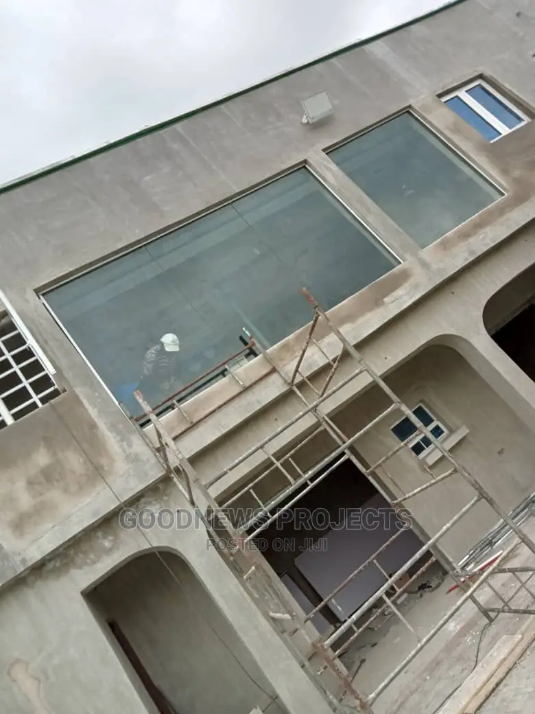 10mm Tempered Frameless Showroom Glass