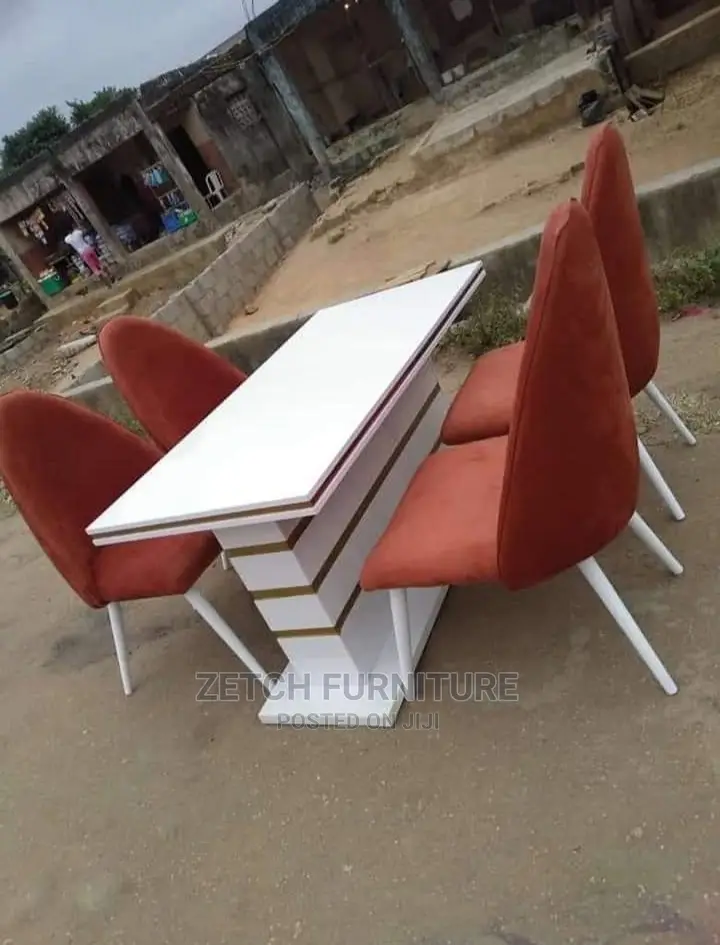 Standard 4 Seaters Dining Set