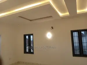 5bdrm Duplex in In A Private Estate, Idu for rent