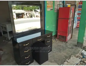 Unique Dresser Set