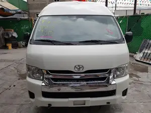 Toyota HiAce 2015 White