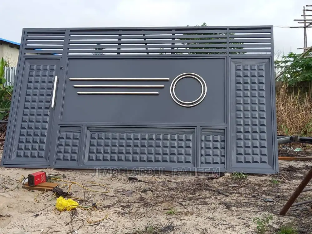 New Modern Tracking Rail Gate