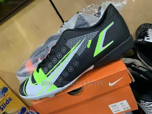Nike Soccer Boot (Studless)