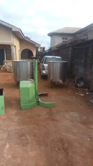 Paints Hydraulic Mixer (1000ltrs) With 2 Stainless Pots