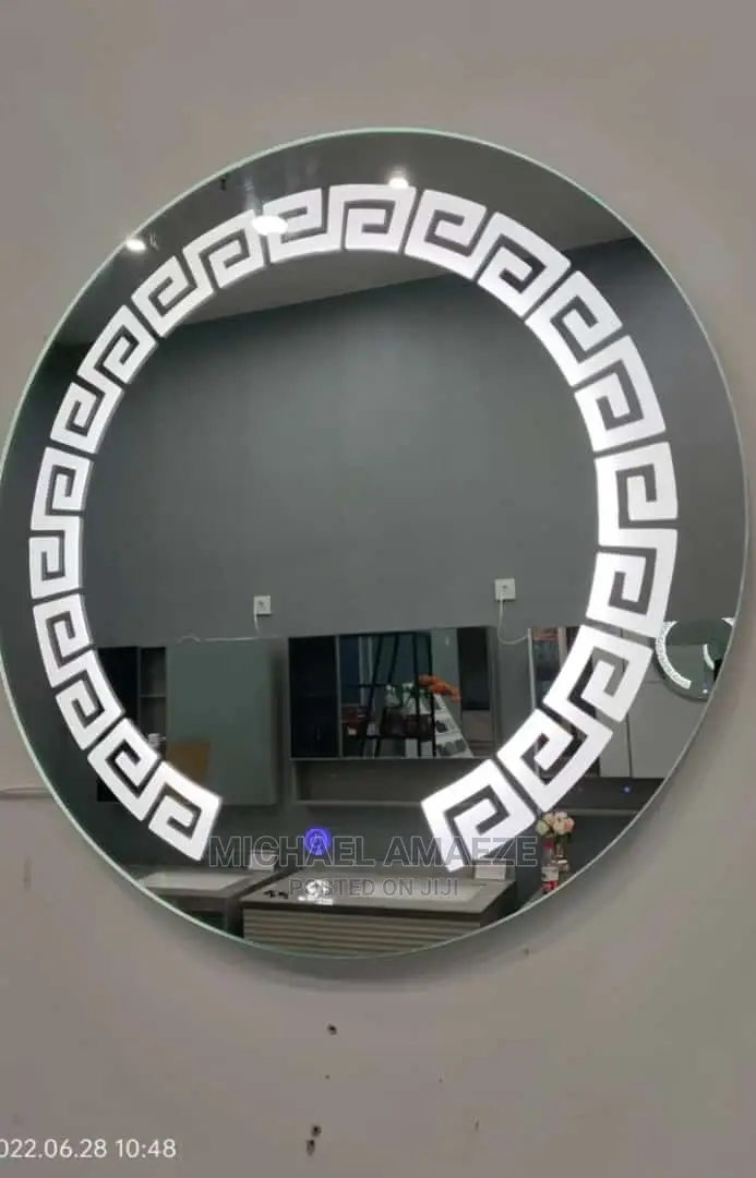 Round Vasaces LED Mirror