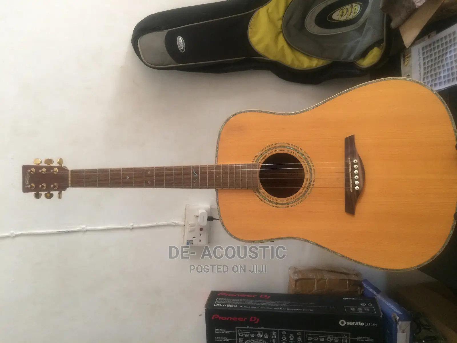 Vintage Semi Acoustic Guitar in Ojo Musical Instruments & Gear, De