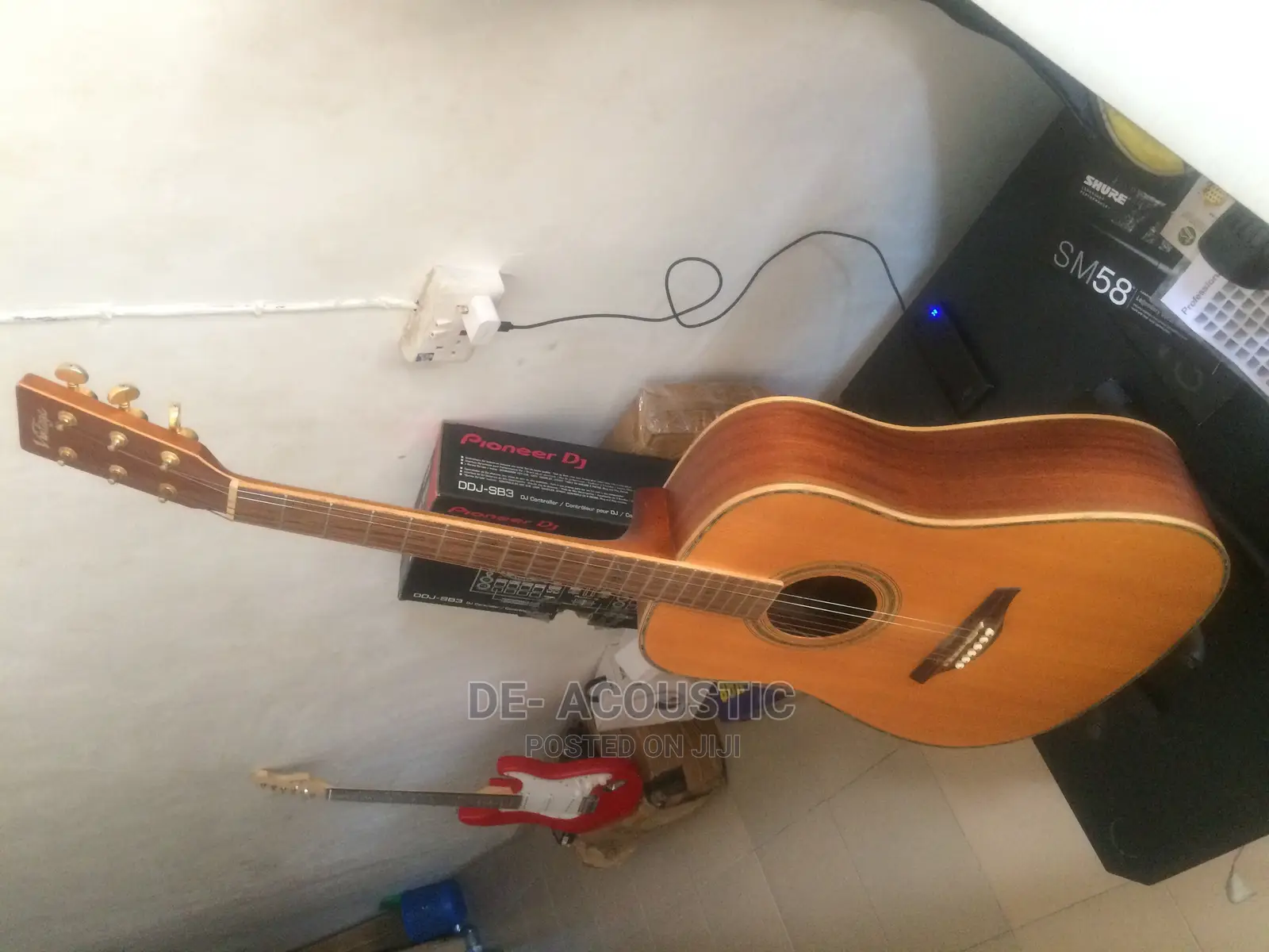 Vintage Semi Acoustic Guitar in Ojo Musical Instruments & Gear, De