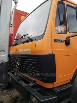 Mercedez Benz Tipper Truck 2527