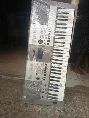 Yamaha Keyboard PSR E413
