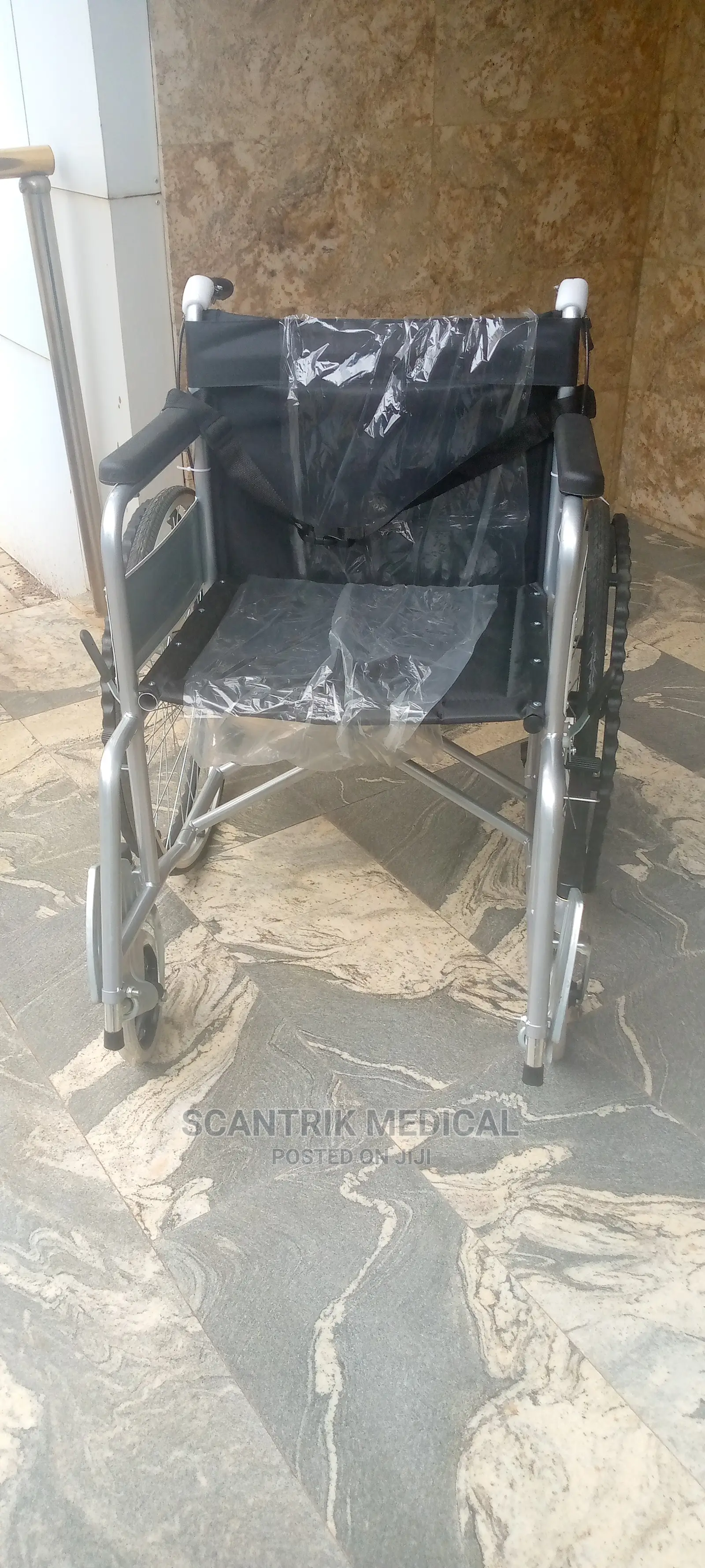 Light Folding Wheelchair for Detachable Footrests