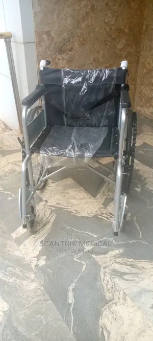 Light Folding Wheelchair for Detachable Footrests