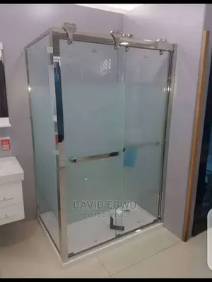 Shower Cubicles With Tampered Glass