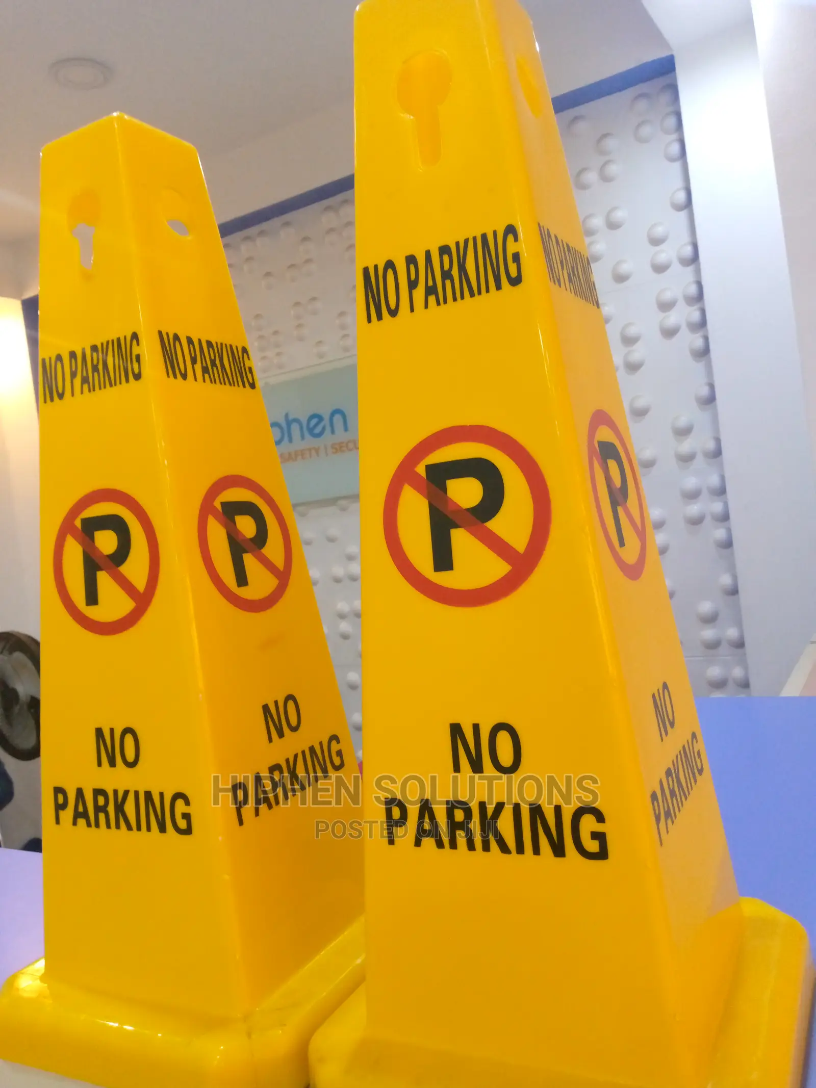 High Quality No Parking Sign