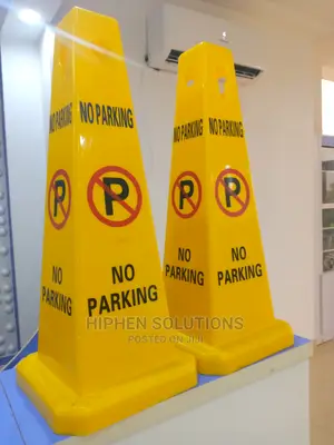 Compact Design Safety No Parking Sign
