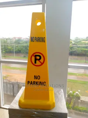 Emergency Use No Parking Sign
