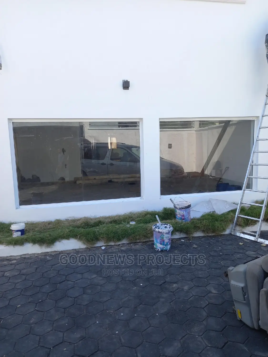 Aluminium Showroom Glass