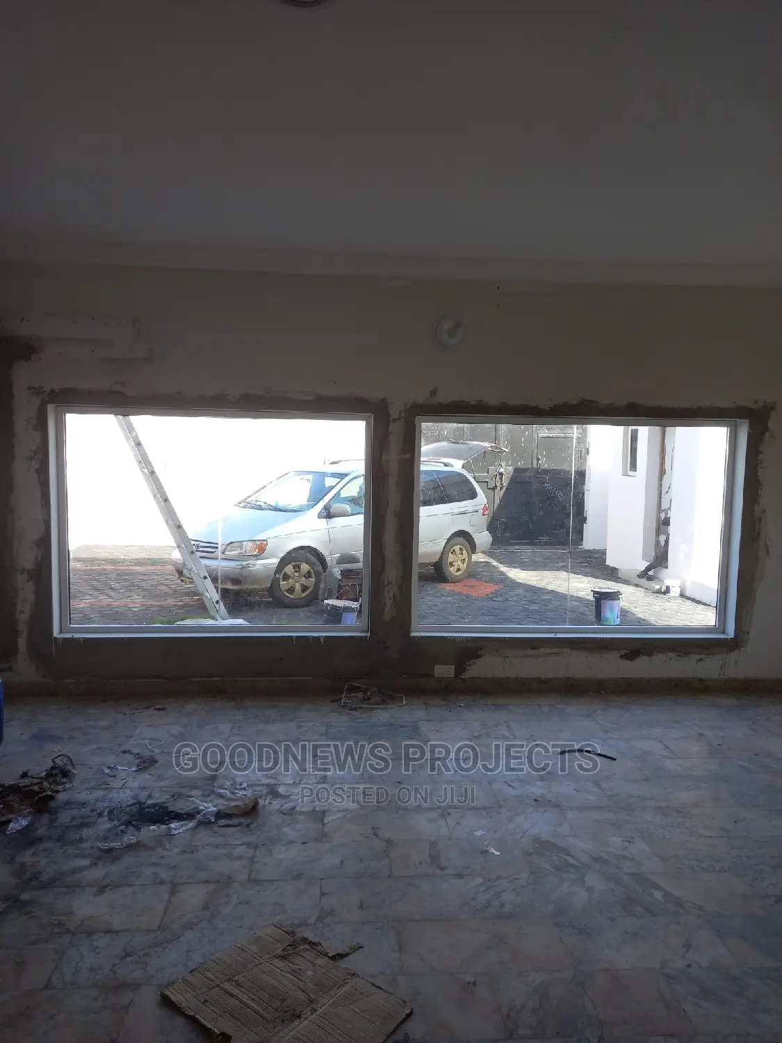 Aluminium Showroom Glass