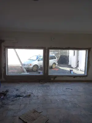 Aluminium Showroom Glass