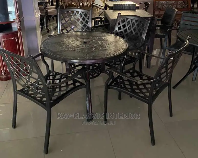 Out Door Round 4 Seaters Table Chairs,Also Usd In Gerden