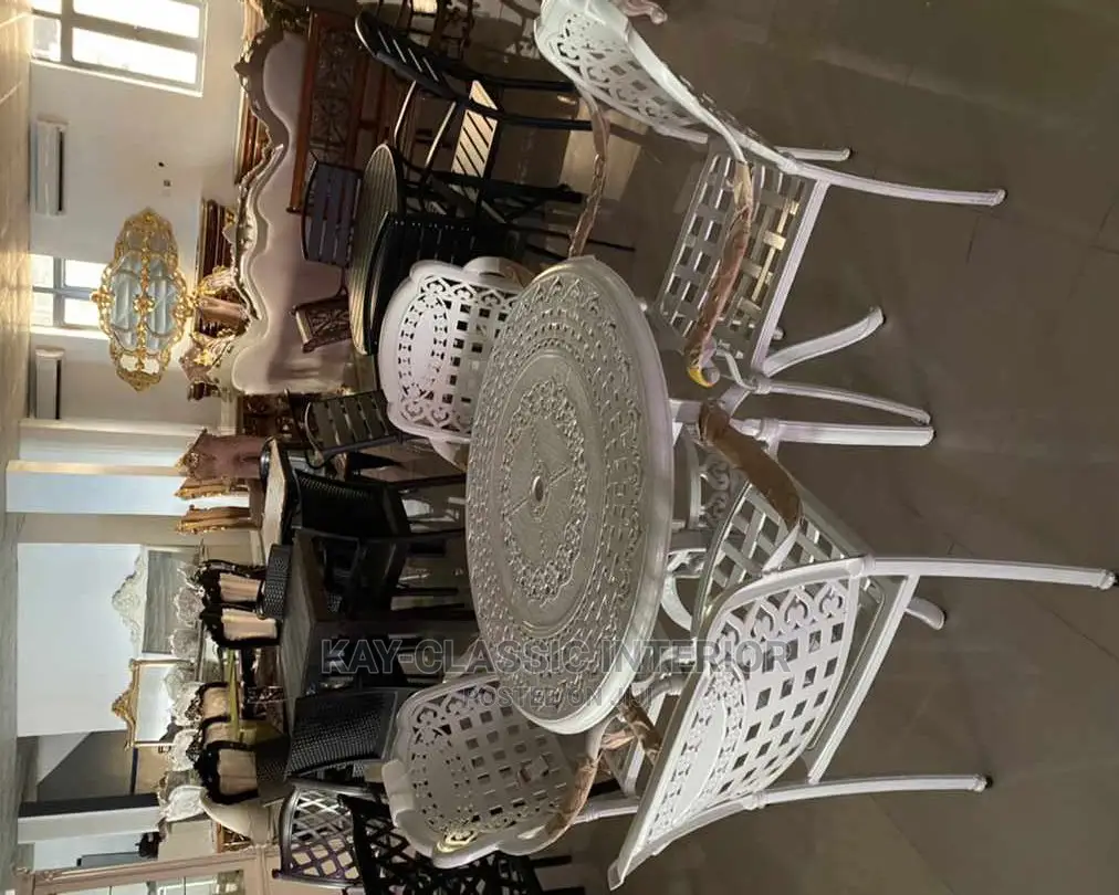 Out Door Round 4 Seaters Table Chairs,Also Usd In Gerden